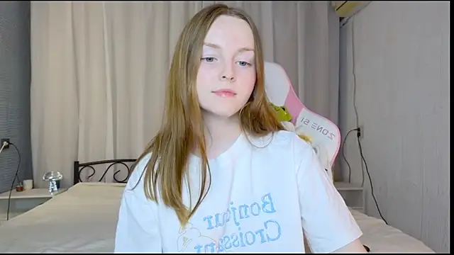 Snapshot of Wild__flowers chatting on 09/17/25, 04:30 Wild flowers online show from 09/17/25, 04:30