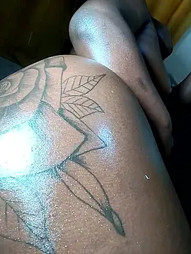 Hugemassivebootie online show from 11/08/25, 08:47