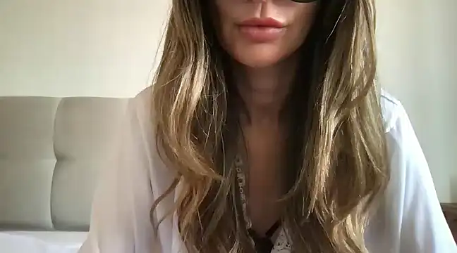 Snapshot of paolajonez chatting on 12/18/24, 12:07 paolajonez online show from 12/18/24, 12:07