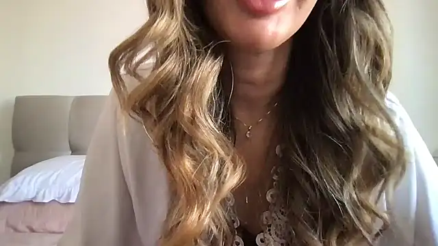 Snapshot of paolajonez chatting on 01/05/25, 11:48 paolajonez online show from 01/05/25, 11:48