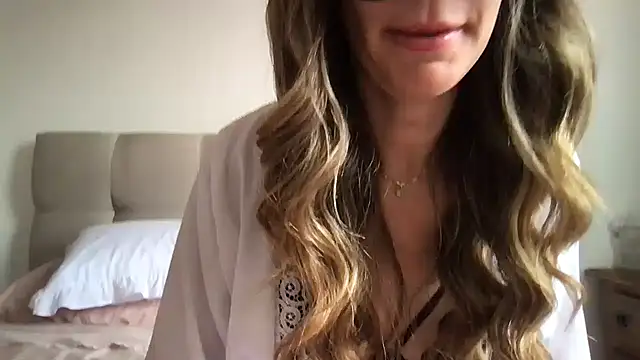 Snapshot of paolajonez chatting on 01/05/25, 03:34 paolajonez online show from 01/05/25, 03:34