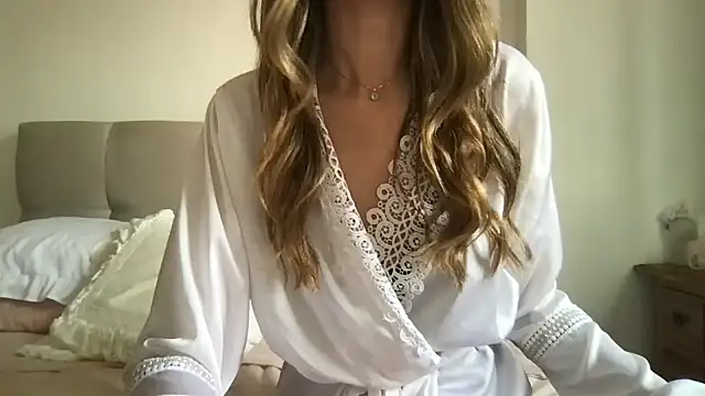 Snapshot of paolajonez chatting on 01/06/25, 03:51 paolajonez online show from 01/06/25, 03:51