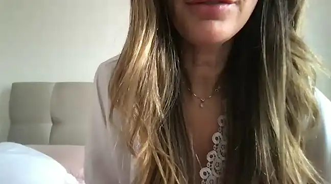 Snapshot of paolajonez chatting on 01/07/25, 07:28 paolajonez online show from 01/07/25, 07:28