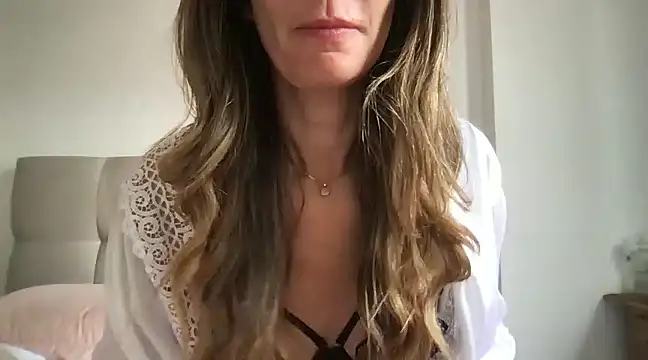 Snapshot of paolajonez chatting on 01/09/25, 01:13 paolajonez online show from 01/09/25, 01:13