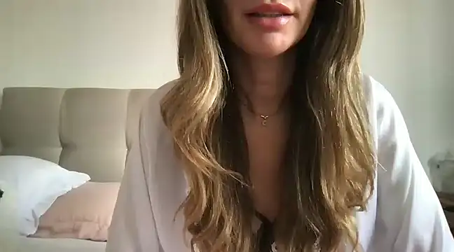 Snapshot of paolajonez chatting on 01/10/25, 12:04 paolajonez online show from 01/10/25, 12:04