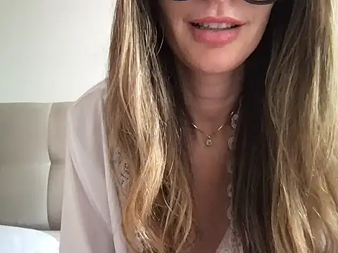 Snapshot of paolajonez chatting on 01/31/25, 03:33 paolajonez online show from 01/31/25, 03:33