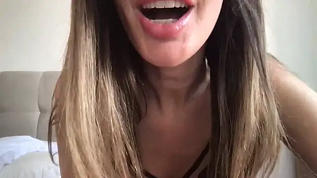 Snapshot of paolajonez chatting on 02/08/25, 04:47 paolajonez online show from 02/08/25, 04:47