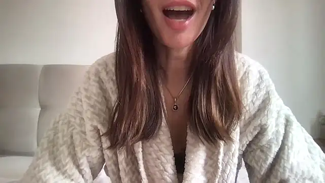 Snapshot of paolajonez chatting on 10/12/25, 12:48 paolajonez online show from 10/12/25, 12:48