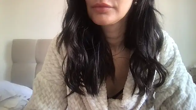 Snapshot of paolajonez chatting on 12/21/25, 11:39 paolajonez online show from 12/21/25, 11:39