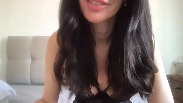 Snapshot of paolajonez chatting on 12/22/25, 11:40 paolajonez online show from 12/22/25, 11:40