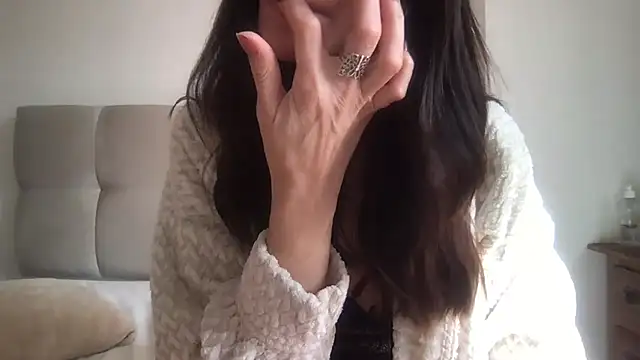 paolajonez online show from 05/16/26, 01:54