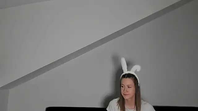 Snapshot of laurasommer chatting on 04/03/26, 08:18 laurasommer online show from 04/03/26, 08:18