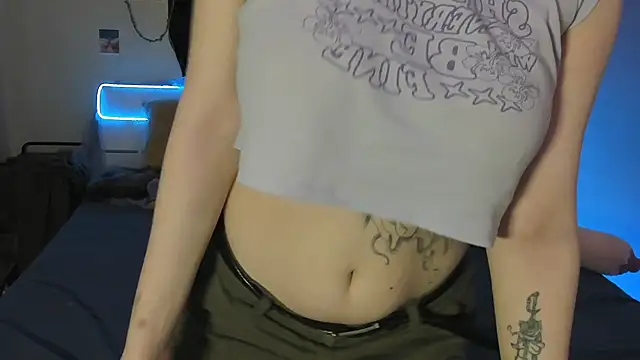 Snapshot of BebKonie chatting on 02/14/25, 01:02 BebKonie online show from 02/14/25, 01:02