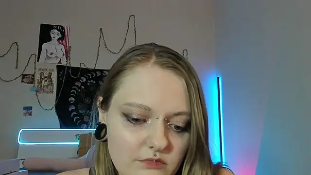 Snapshot of BebKonie chatting on 02/25/25, 01:09 BebKonie online show from 02/25/25, 01:09