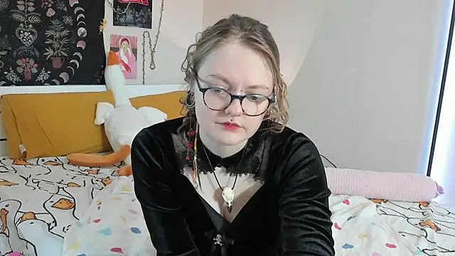 Snapshot of BebKonie chatting on 03/22/25, 11:00 BebKonie online show from 03/22/25, 11:00