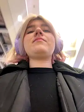 Snapshot of Baby__Naughty chatting on 12/04/24, 03:21 Baby Naughty online show from 12/04/24, 03:21