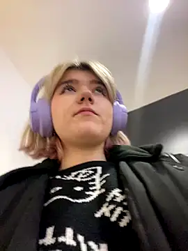 Snapshot of Baby__Naughty chatting on 12/06/24, 02:06 Baby Naughty online show from 12/06/24, 02:06