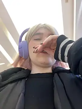 Snapshot of Baby__Naughty chatting on 12/11/24, 10:14 Baby Naughty online show from 12/11/24, 10:14