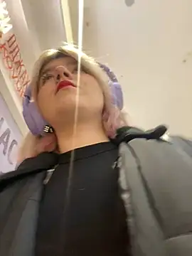 Snapshot of Baby__Naughty chatting on 12/16/24, 11:12 Baby Naughty online show from 12/16/24, 11:12