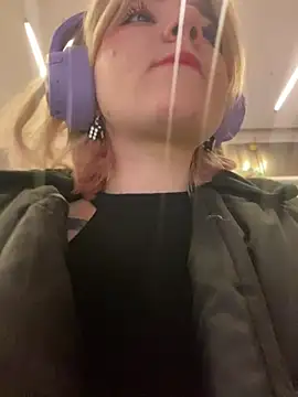 Snapshot of Baby__Naughty chatting on 12/16/24, 02:16 Baby Naughty online show from 12/16/24, 02:16