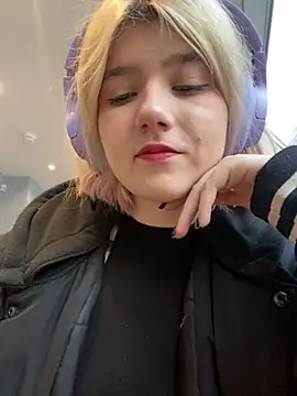 Snapshot of Baby__Naughty chatting on 12/18/24, 12:07 Baby Naughty online show from 12/18/24, 12:07