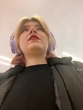 Snapshot of Baby__Naughty chatting on 12/22/24, 09:11 Baby Naughty online show from 12/22/24, 09:11