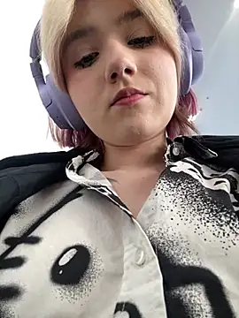 Snapshot of Baby__Naughty chatting on 02/04/25, 11:16 Baby Naughty online show from 02/04/25, 11:16