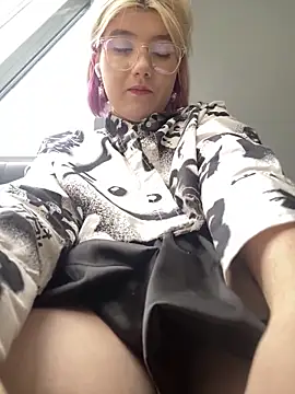 Snapshot of Baby__Naughty chatting on 02/13/25, 11:17 Baby Naughty online show from 02/13/25, 11:17