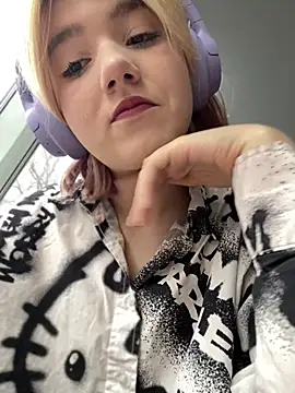 Snapshot of Baby__Naughty chatting on 03/13/25, 08:15 Baby Naughty online show from 03/13/25, 08:15