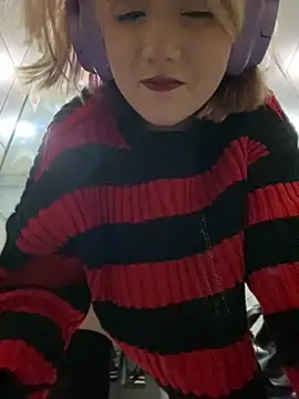 Snapshot of Baby__Naughty chatting on 03/19/25, 11:17 Baby Naughty online show from 03/19/25, 11:17