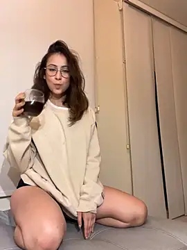 Snapshot of juanasnz99 chatting on 01/03/25, 04:44 juanasnz99 online show from 01/03/25, 04:44