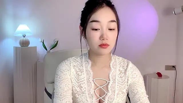 Snapshot of cloud8822 chatting on 12/13/24, 02:27 cloud8822 online show from 12/13/24, 02:27