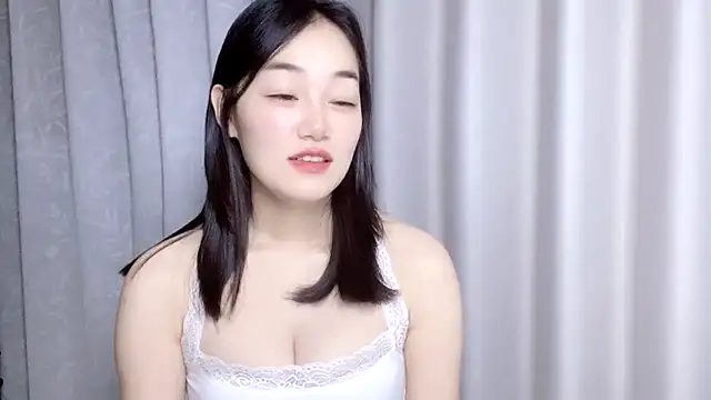 Snapshot of cloud8822 chatting on 09/24/25, 02:42 cloud8822 online show from 09/24/25, 02:42