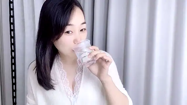 Snapshot of cloud8822 chatting on 10/08/25, 02:25 cloud8822 online show from 10/08/25, 02:25