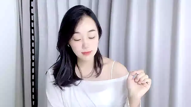 Snapshot of cloud8822 chatting on 11/12/25, 02:50 cloud8822 online show from 11/12/25, 02:50