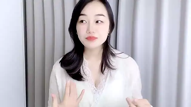 Snapshot of cloud8822 chatting on 11/13/25, 04:55 cloud8822 online show from 11/13/25, 04:55