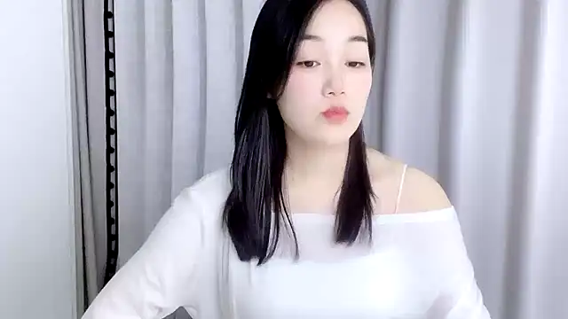 Snapshot of cloud8822 chatting on 11/16/25, 02:33 cloud8822 online show from 11/16/25, 02:33