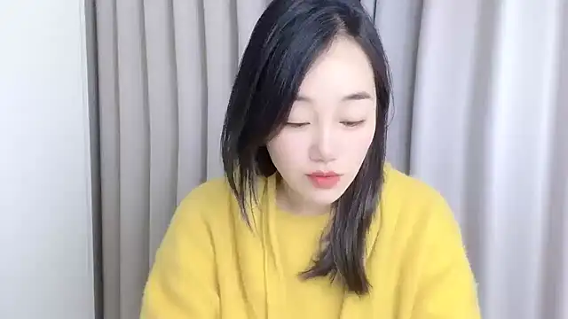 Snapshot of cloud8822 chatting on 11/21/25, 05:28 cloud8822 online show from 11/21/25, 05:28