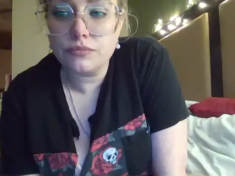 Snapshot of Lalalynn chatting on 03/09/26, 04:05 Lalalynn online show from 03/09/26, 04:05