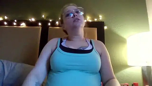 Snapshot of Lalalynn chatting on 03/16/26, 01:37 Lalalynn online show from 03/16/26, 01:37