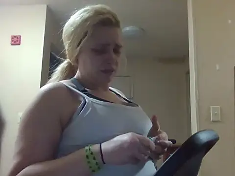 Snapshot of Lalalynn chatting on 04/03/26, 02:09 Lalalynn online show from 04/03/26, 02:09
