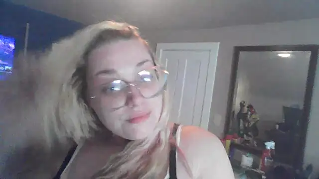 Snapshot of Lalalynn chatting on 06/03/26, 02:33 Lalalynn online show from 06/03/26, 02:33
