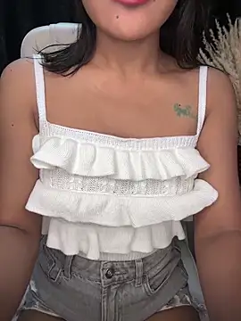 Snapshot of LeisyXO chatting on 01/03/25, 06:46 LeisyXO online show from 01/03/25, 06:46