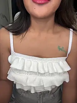 Snapshot of LeisyXO chatting on 01/03/25, 09:57 LeisyXO online show from 01/03/25, 09:57