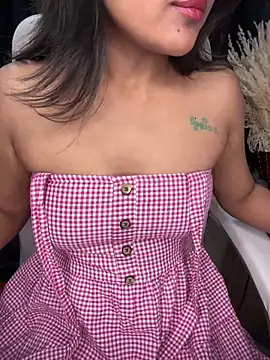 Snapshot of LeisyXO chatting on 01/05/25, 07:49 LeisyXO online show from 01/05/25, 07:49