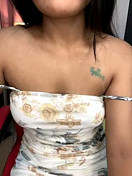 Snapshot of LeisyXO chatting on 10/06/25, 08:06 LeisyXO online show from 10/06/25, 08:06