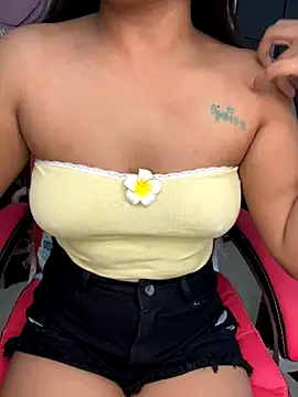 Snapshot of LeisyXO chatting on 10/29/25, 07:26 LeisyXO online show from 10/29/25, 07:26