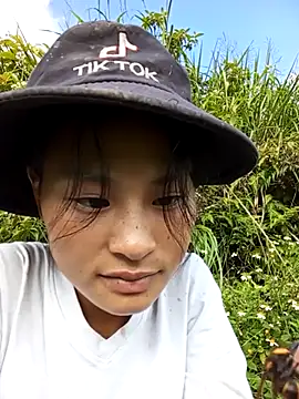 Snapshot of trieungoclnt chatting on 10/08/25, 08:34 trieungoclnt online show from 10/08/25, 08:34