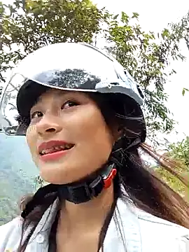 Snapshot of trieungoclnt chatting on 10/17/25, 05:10 trieungoclnt online show from 10/17/25, 05:10