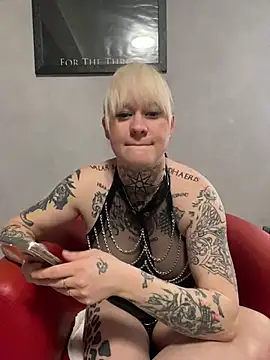 poussichienne online show from 02/23/25, 02:46